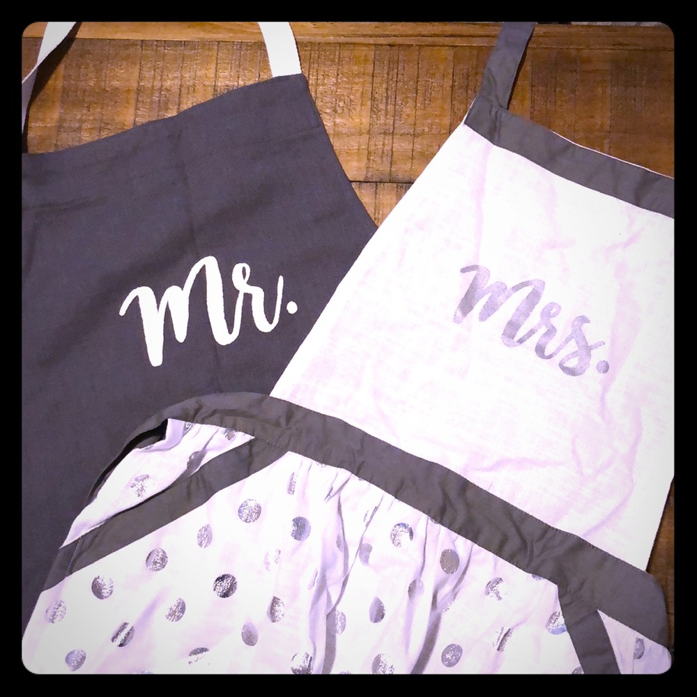 Mr. & Mrs. Apron Set